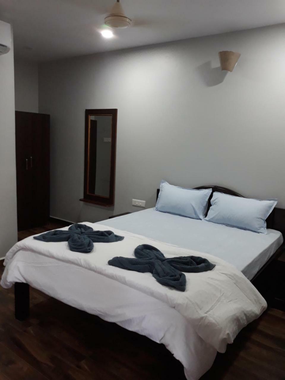 Hôtel Shawn'S The Morjim Enclave Extérieur photo