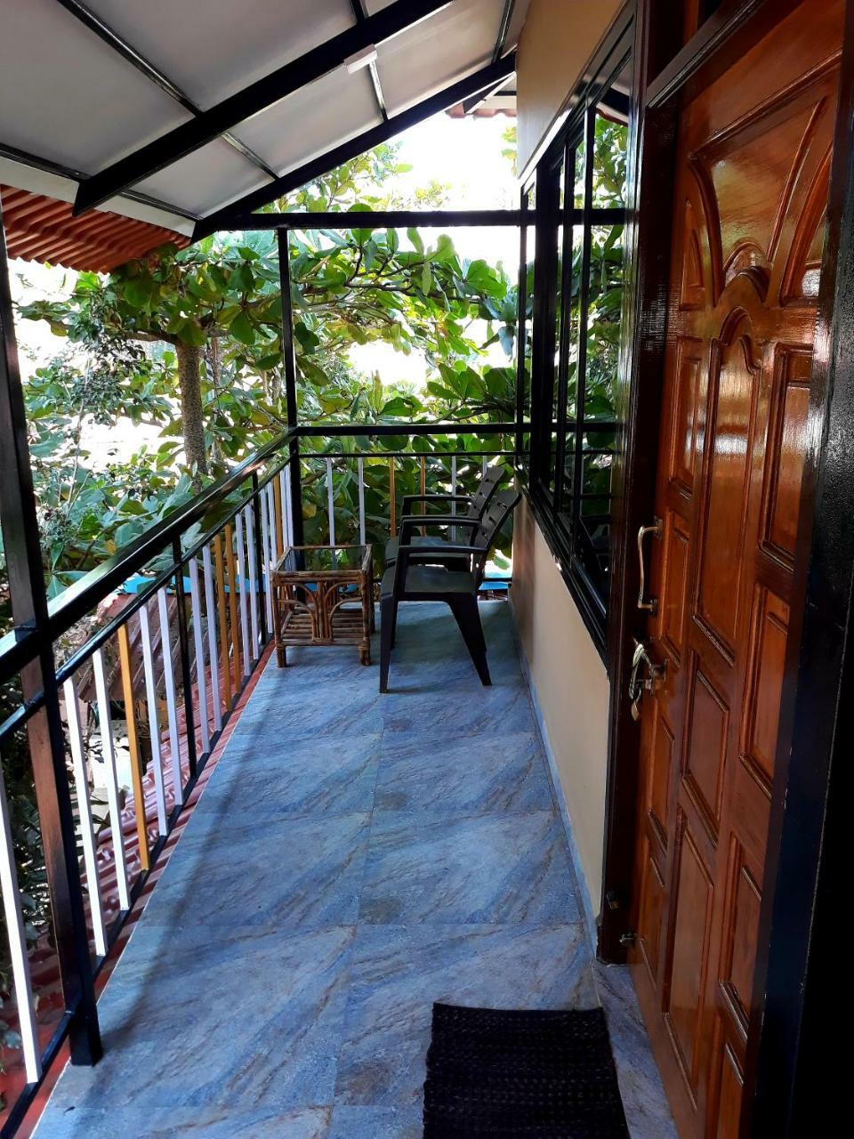 Hôtel Shawn'S The Morjim Enclave Extérieur photo