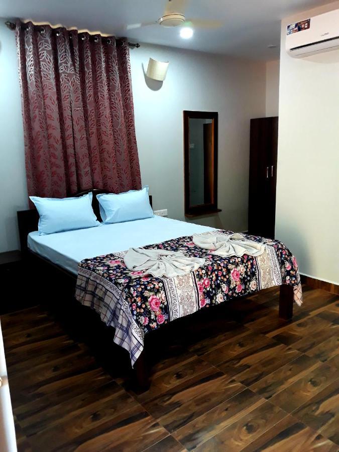 Hôtel Shawn'S The Morjim Enclave Extérieur photo